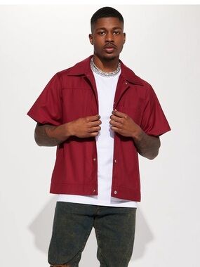 Fashion Nova Men's Short Sleeve Button Down Shirt in Burgundy